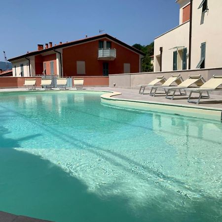 Pool House Apartment ลาสเปเซีย ภายนอก รูปภาพ