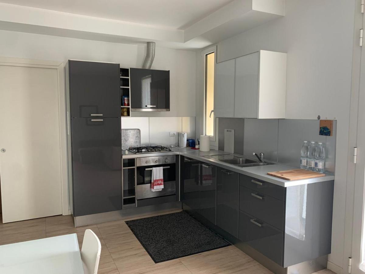 Pool House Apartment ลาสเปเซีย ภายนอก รูปภาพ
