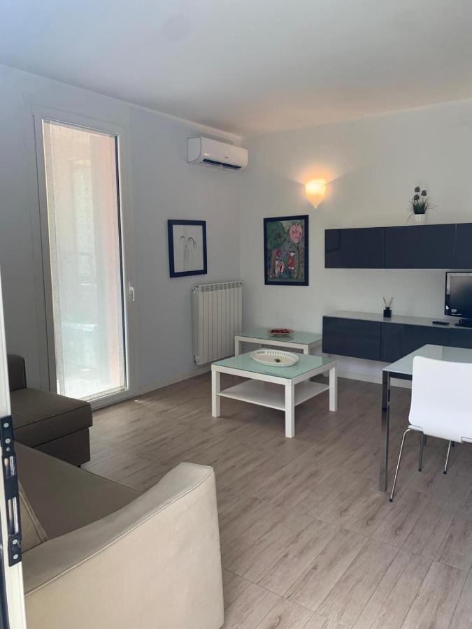 Pool House Apartment ลาสเปเซีย ภายนอก รูปภาพ
