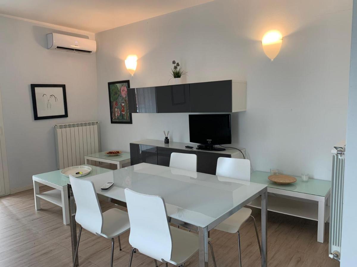 Pool House Apartment ลาสเปเซีย ภายนอก รูปภาพ